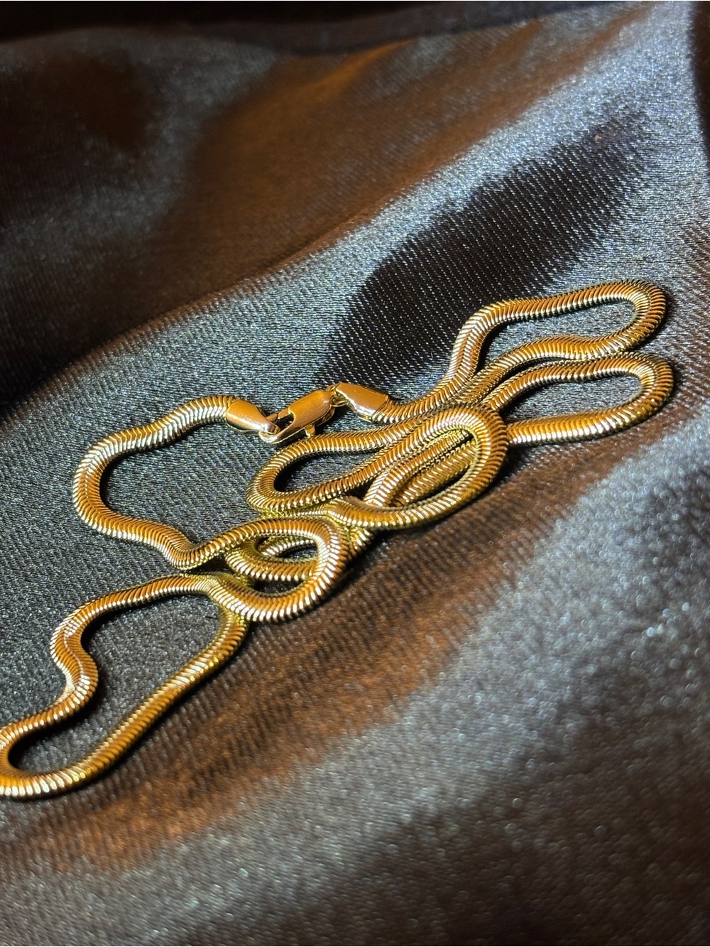 4mm Yellow Gold Herringbone Necklace 24in - Picture 13 of 16